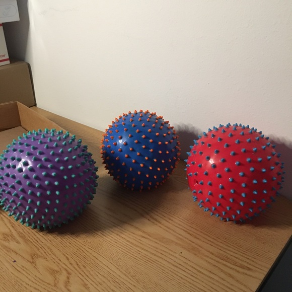New Bundle Of 3 Boys/Girls Spiked Balls Purple Blue Pink backyard beach🏖 pool - Picture 4 of 9